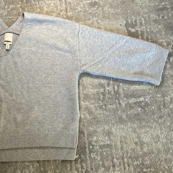 H&M WOMEN WOOL GREY V-NECK WINTER SWEATER - Picture 3 of 5